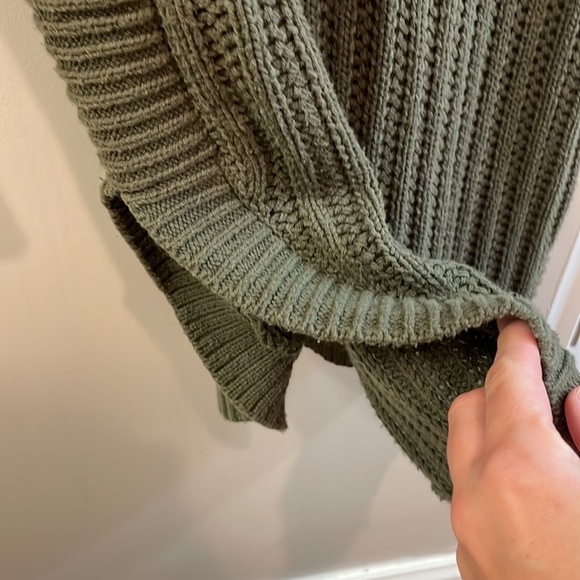 Express Sweater - Picture 4 of 6